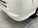☆アウトレット車☆フロントバンパーに傷及び凹みがございます。お買い求めやすい価格で展示する為に現状での販売です。必要に応じて修理・交換のご希望がございましたら申し受けいたします。