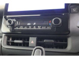 ☆オートエアコンです♪一度お好みの温度に設定すれば、車内の温度を検知し風量や温度を自動で調整してくれる優れもの!暑い&hellip;寒い&hellip;と何度もスイッチ操作をする必要はありませんね♪