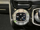 オートエアコンの温度設定等の操作スイッチです。外の天気や気温に合わせて車内を自分に合った温度設定にすることが出来るので快適なドライブが楽しめますよ!!