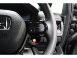 Hondaセンシングの機能のひとつ、アダプティブクルーズコントロール付!アクセルから足を離しても設定したスピードと前車との車間を保ち走行してくれます!車線維持もアシスト☆高速道路で疲労軽減ですね☆