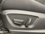 運転する時はドライビングポジションが気になりますよね。パワーシートで座席位置の微調整もしっかりできます。高級感がある装備としても人気があります。