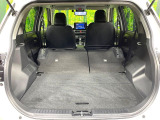 普段のお買い物や通勤、送迎等に十分な荷室スペースを確保しております。セカンドシートを倒すと、大きな荷物の積載も可能です♪