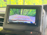 【バックカメラ】駐車時に後方がリアルタイム映像で確認できます。大型商業施設や立体駐車場での駐車時や、夜間のバック時に大活躍!運転スキルに関わらず、今や必須となった装備のひとつです!