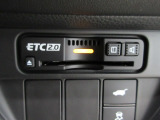 ETC付。高速道路の料金所はキャッシュレスで通過です。サービスエリア等にあるスマートインターの出入りも利用可能でとっても便利。ご納車後すぐにお使い頂けるようセットアップしてのお渡しとなります。