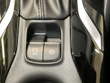 電動パーキングブレーキ&ブレーキホールド☆HOLDスイッチを押しシステムONの状態にしておくことで渋滞や信号待ちなどでブレーキを踏んで停止した時保持してくれる。