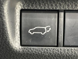 【パワーバックドア】スマートキーや運転席のボタンを押すだけでリアゲートが自動で開閉します!荷物を持っている時や、高い位置にあるバックドアを閉める際に便利な機能です♪