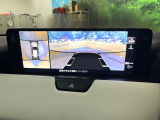 【360&deg;ビューモニター】専用のカメラにより、上から見下ろしたような視点で360度クルマの周囲を確認することができます☆死角部分も確認しやすく、狭い場所での切り返しや駐車もスムーズに行えます。