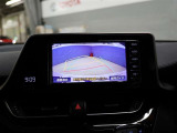 バックガイドモニターで、後方を確認しながら安心して駐車することができます。運転初心者も熟練者も必須の機能ですよ!