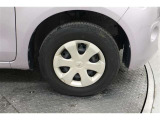 タイヤサイズは155/80R13になります。溝数は約3ミリです。