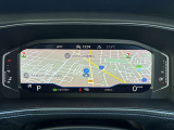 【Digital Cockpit Pro】ナビゲーションのマップを中央により大きくワイドに映し出すこともでき、少ない視線移動でナビ画面を確認できます。