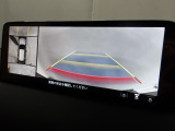 狭い場所での駐車やすれ違いなどでより的確な運転操作に役立つ360&deg;ビューモニターが装備されています。