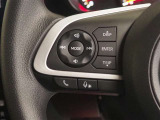 運転席操作部分にはステアリングスイッチがついています!こちらからオーディオ音量調整が可能です!