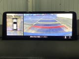 狭い場所での駐車やすれ違いなどでより的確な運転操作に役立つ360&deg;ビューモニターが装備されています。