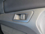 《ドアトリム》運転席からボタンひとつでテールゲートを開ける事が可能です!