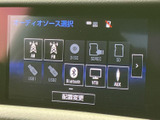 AM・FMラジオをはじめ、ディスクやSD、USB、Bluetoothなど多彩な音源を選択できます。普段の通勤から遠出まで、好みの音楽やラジオを楽しみたい方にうれしい装備です。