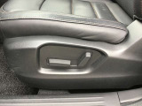 パワーシートで細かな乗車姿勢が調整出来ます