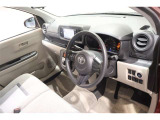 運転席周りは遊びにも通勤にも普段のお買い物にもピッタリ。日々のドライブに居心地のよいレイアウトです。