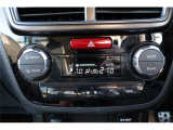 オートエアコンです。簡単操作で車内温度をコントロールします。