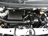 【エンジンルーム】・・・内外装だけでなくこちらもクリーニング済み。 納車までにもう1度しっかり点検いたしますので、安心してお乗りいただけると思います。