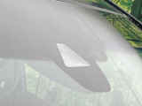 【ホンダセンシング】走行中に前方の車両等を認識し、衝突しそうな時は警報とブレーキで衝突回避と被害軽減をアシスト。より安全にドライブをお楽しみいただけます。