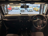 見晴らしの良い運転席で、室内空間も広くなっております。