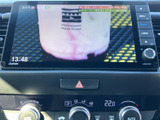 停車中にテレビ映像を楽しめる画面を備えています。お出かけ先での休憩時間などに活用でき、画面を見やすい位置で確認しながら、車内で過ごす時間をより快適に演出します。