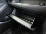 室内に小物を入れる収納スペースがあれば車内が片付きますね