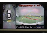 ハンドル操作にあわせてガイドラインが変化するバックガイドモニター搭載。全方位、フロント、左右側面モニターも搭載しているので、周囲の状況を確認しながら駐車出来ます。慣れない場所でも心強いですよ。