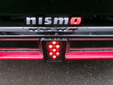 NISMO専用リヤLEDフォグランプで夜間雨天時視認性良。