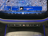 運転席・助手席で独立して温度設定が可能。室温や外気温の変化に応じて、設定に合わせた温度と風量を自動的に調整します。ブロアモーターの小型・軽量化によって、エネルギー効率も向上しています。