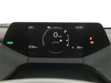 とっても見やすいメーターです。夜間時はラグジュアリーな気分にさせてくれる照明が魅力ですので、夜のドライブも楽しみになりますよ♪