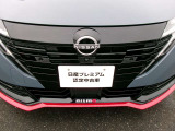 NISMO専用フロントグリル・専用フロントバンパー・専用エンブレム。