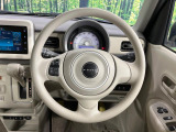 インテリアに合わせたデザインのステアリングは、運転される方のことも考え、運転しやすい形状、大きさです。是非一度、実際に触ってお確かめください。
