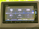 DVDやFM・AM、テレビ、iPodなど、画面から選べる音源がひと目で分かります。その日の気分や用途に合わせて切り替えやすく、車内で過ごす時間を自分好みに楽しめます。