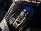 シフトレバーも操作性良く出来ています。運転しながらドライブモードを切り替え可能です。