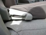 一人一人に合ったポジションにシートを細かく調整することが出来ます。長時間の運転でも疲れにくくなり、安心して運転することに寄与します。