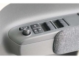 《パワーウインドウスイッチ》車の基本装備のひとつのパワーウインドウです。オート機能もあって、押し方の強弱で調整も出来ます。