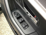 パワーウインド・電動格納付きドアミラースイッチは、ドアに集中☆