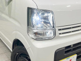 【HIDヘッドライト】非常に明るく前方を照らしてくれるので、悪天候や夜間の走行時も視界良好で安心してお乗りいただけます。