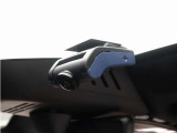 【ボルボ・ドライブレコーダー・360 駐車監視機能付】フロントカメラは水平360&deg;/垂直240&deg;を録画可能。前方/後方において映像を鮮明に録画します。大型バッテリーにより駐車監視用長時間録画にも対応。