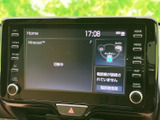 画面上に各種情報がまとめられ、周辺のボタンやダイヤルも確認しやすい配置です。日々の移動中に必要な項目を見つけやすく、操作の流れも把握しやすい装備です。