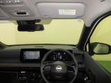 ドライバー目線で、使いやすく安全操作性と良好な視界を実現した運転席です。