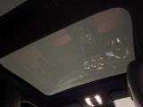 サンルーフが装備されている場合の車両は、開放感がありドライブを楽しくさせてくれます。