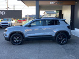 【ホイールアーチ】台形ホイールアーチはJeep伝統のデザインです。採用している理由は諸説ありますが、オフロードを走行する際にタイヤとボディが干渉しあわないよう配慮した作りにするためとなります。