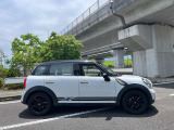 ミニクロスオーバー クーパーSの右側面を撮影。外装の状態を分かりやすく掲載しています。