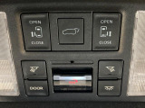 【パワーバックドア】スマートキーや運転席のボタンを押すだけでリアゲートが自動で開閉します!荷物を持っている時や、高い位置にあるバックドアを閉める際に便利な機能です♪
