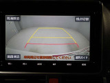 バックモニター装着車は後退時の強い味方です♪車庫入れや縦列駐車の際、後退操作の参考になるガイドラインをナビ画面に表示します。