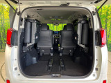 普段のお買い物や通勤、送迎等に十分な荷室スペースを確保しております。セカンドシートを倒すと、大きな荷物の積載も可能です♪