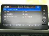 FMやAM、USB、Bluetooth Audioなど、複数のオーディオソースを画面で選べる仕様です。利用したい音源を一覧で確認しながら選択でき、日常の移動時間にも活用いただけます。
