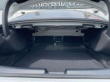 【トランク】乗車人数や荷物の形・大きさなどに合わせて様々なアレンジが可能な分割可倒式シート。バックレストを前方に倒すことで、トランクスペースを拡大することができます。